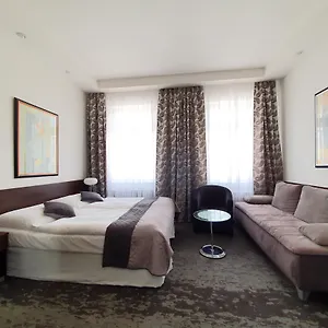 Royal Plaza מלון פראג